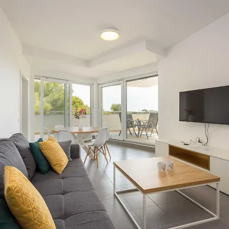 At Frida Apartman Premantura