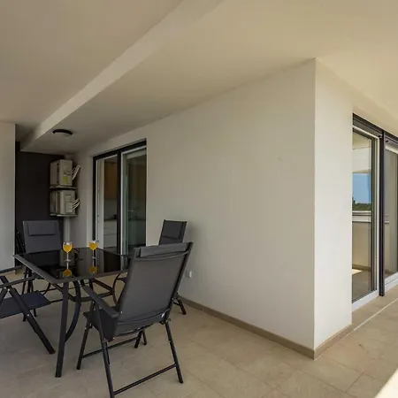 Apartment At Frida Premantura