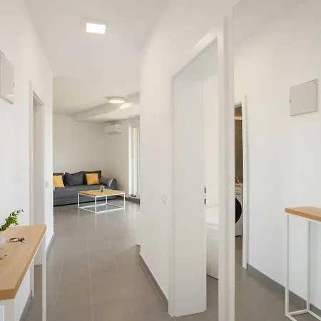 At Frida Apartment